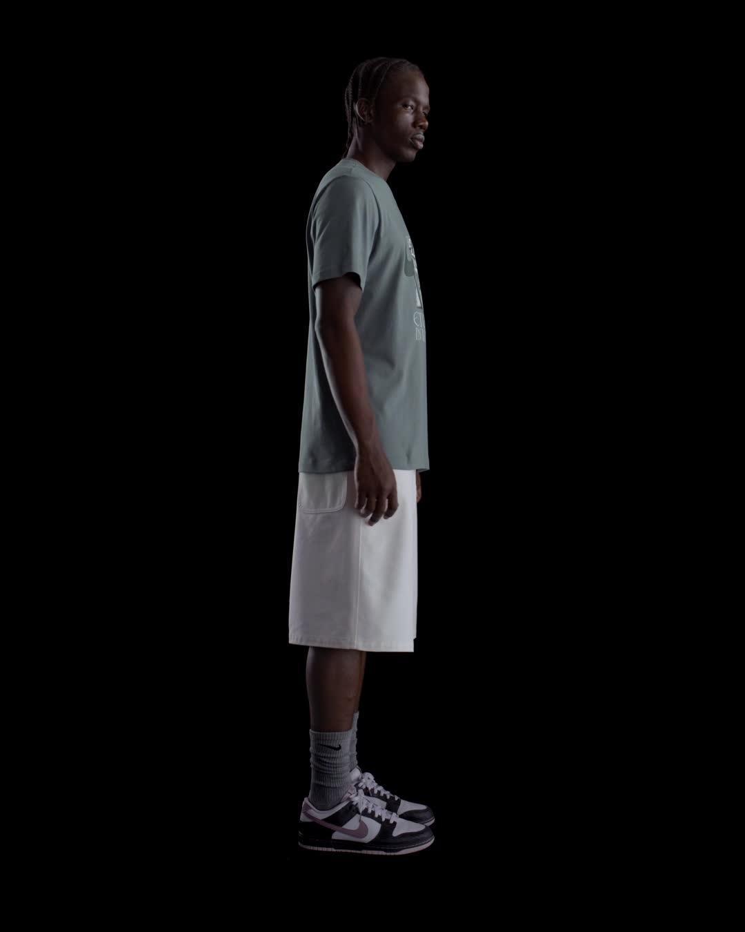 Nike Men's T-Shirt Product Image