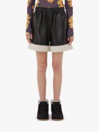 CONTRAST LEATHER HEM SHORTS in black | JW Anderson US  Product Image