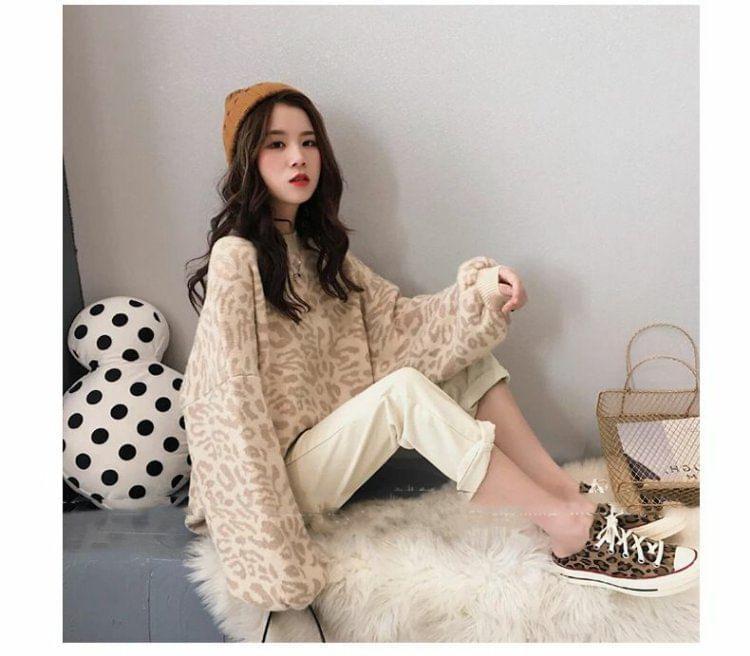 Puff-Sleeve Crew Neck Leopard Print Oversized Sweater Product Image