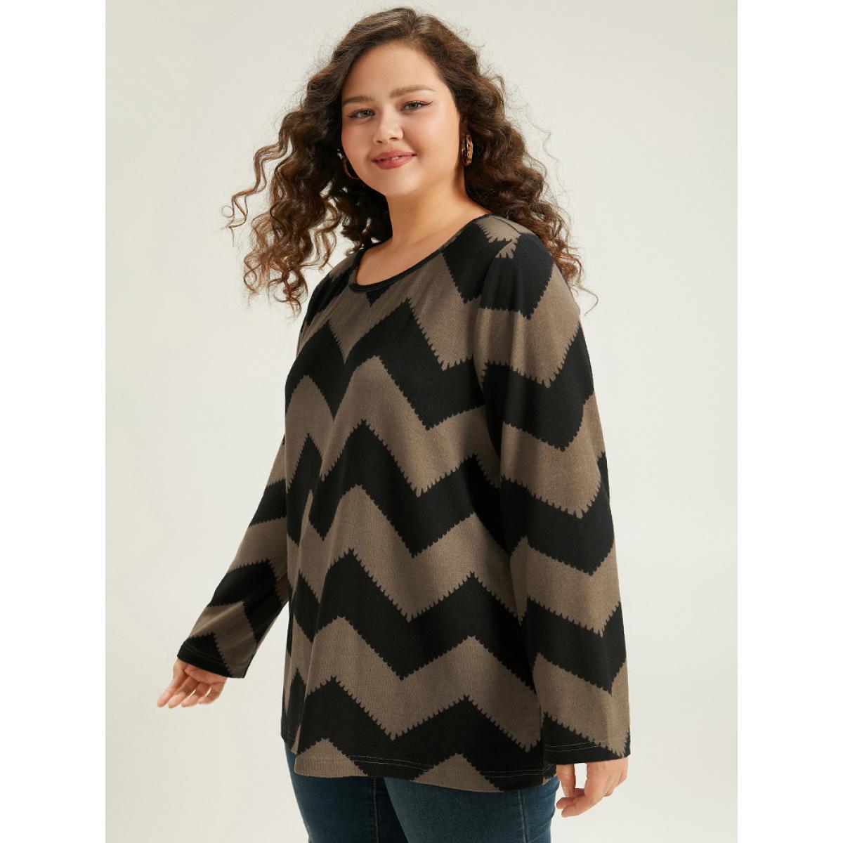 Plus Size Geo Graphic Two Tone T-shirt LightBrown Women Casual Printed Geometric Round Neck Dailywear T-shirts BloomChic 30/6X Product Image