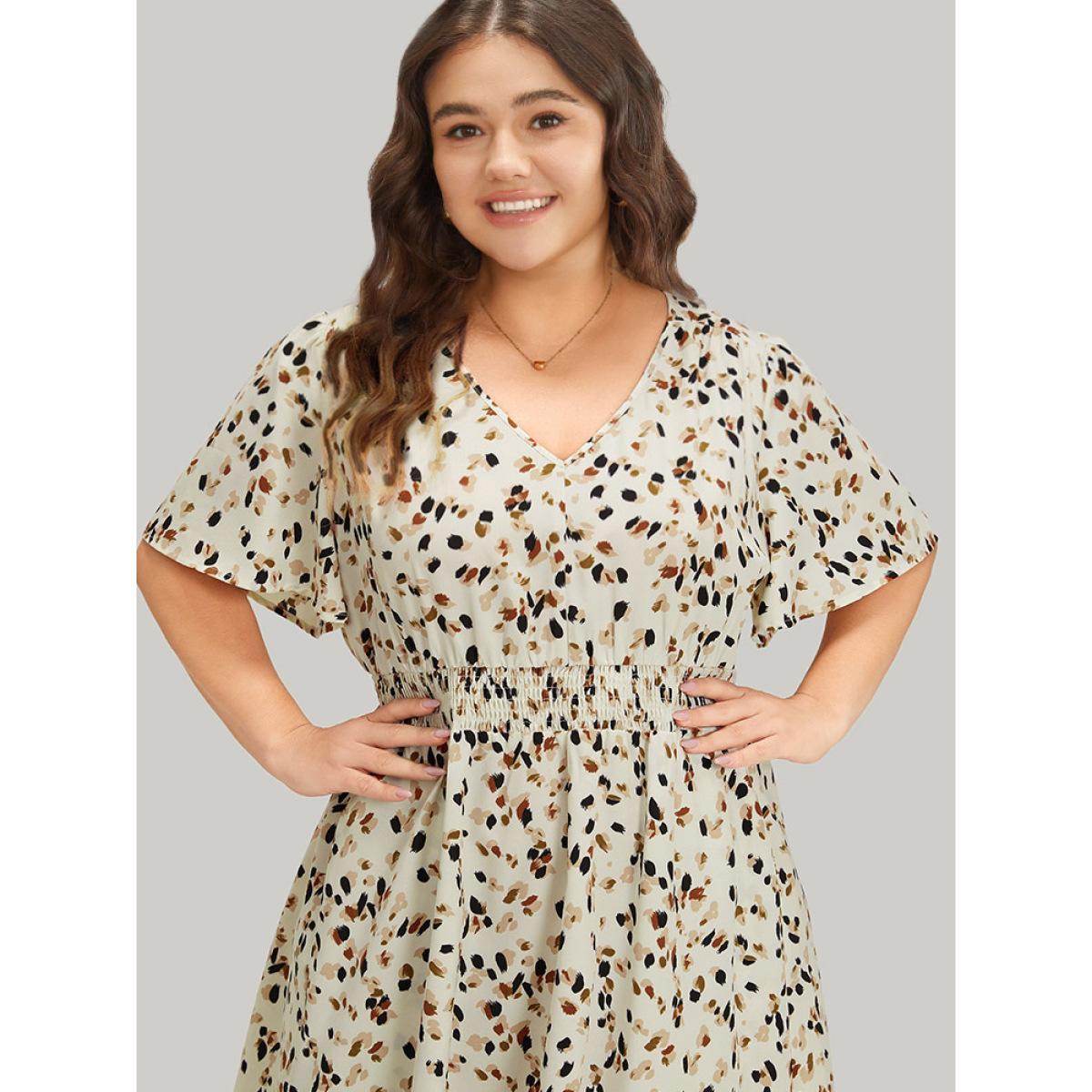 Plus Size Allover Print Shirred Pocket V Neck Dress Apricot Women Office Printed V-neck Short sleeve Curvy Knee Dress BloomChic 30/6X Product Image