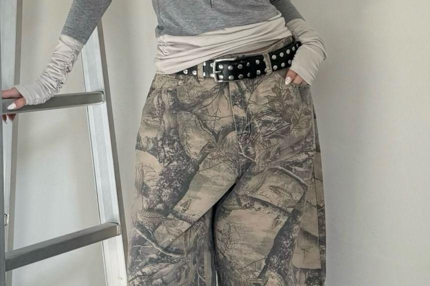Low-Waist Camo Print Balloon Jeans Product Image