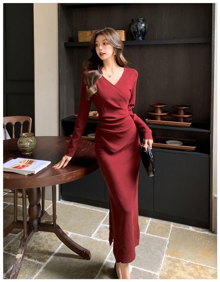 Long Sleeve V-Neck Plain Ruched Knit Midi Sheath Dress Product Image