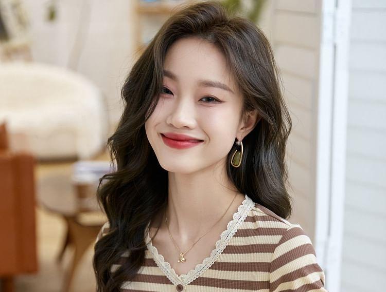 Long-Sleeve V-Neck Striped Ribbed Lace Trim Button T-Shirt Product Image