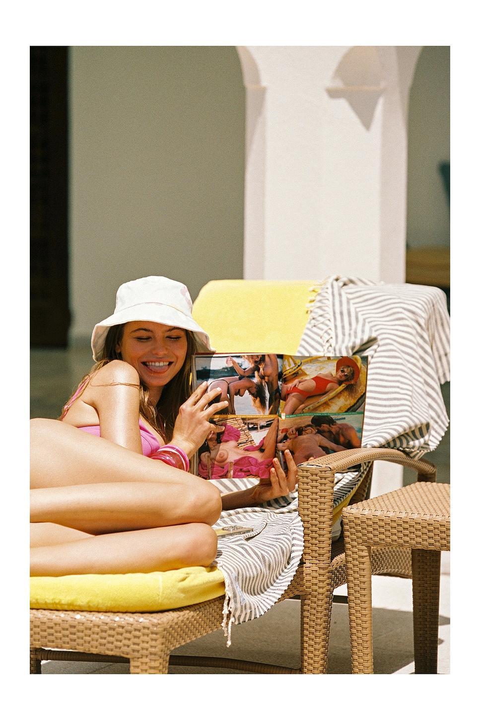 Saint Tropez Sand Free Beach Towel Sunkissed Product Image