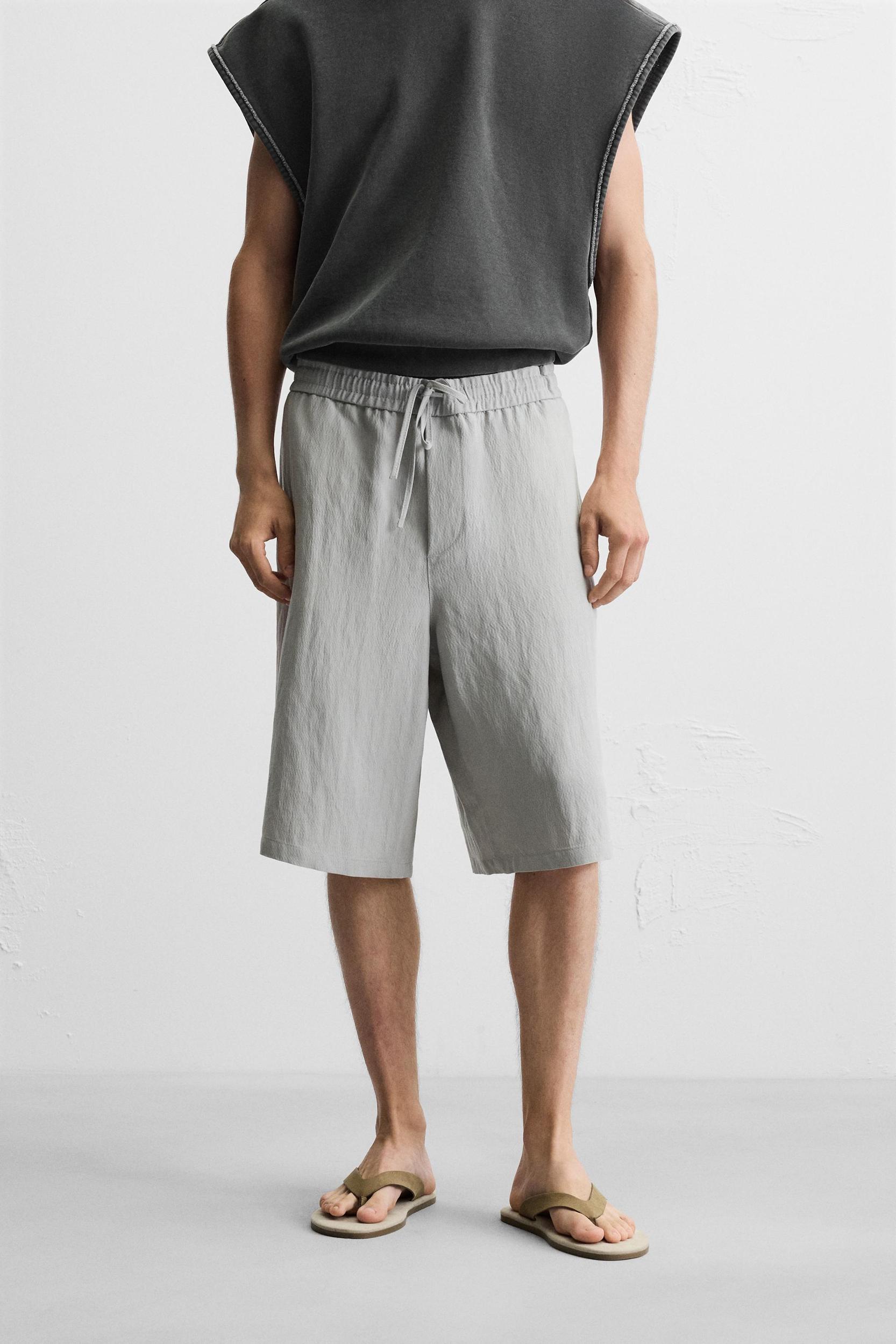 FLOWY WIDE FIT SHORTS Product Image