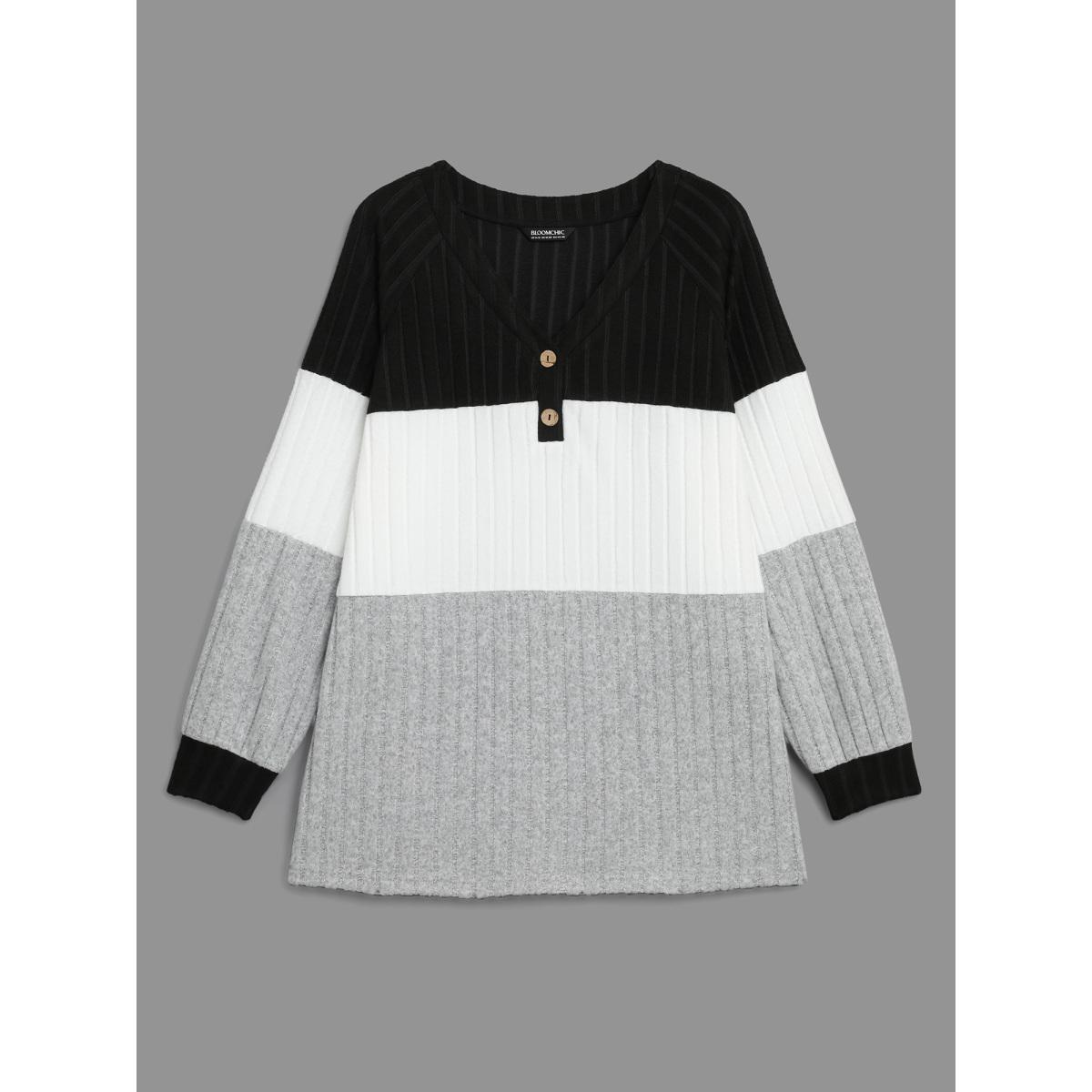 Plus Size Colorblock Contrast Texture Pit Strip T-shirt Black Women Casual Texture V-neck Everyday T-shirts BloomChic 22-24/3X Product Image