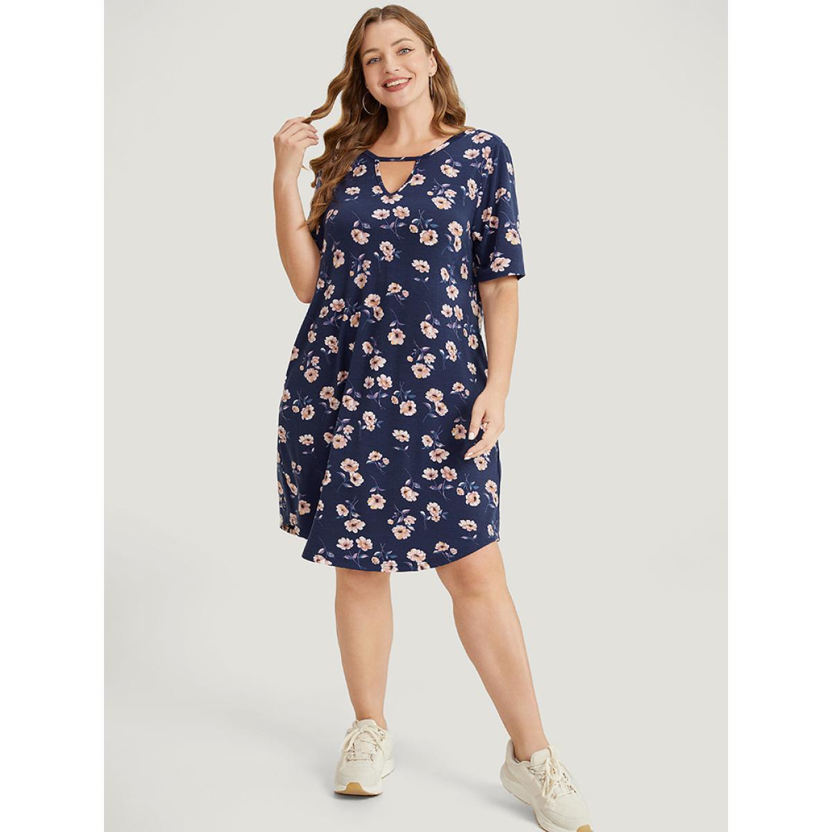 Plus Size Floral Print Keyhole Neck Pocket Arc Hem Dress Navy Women Casual Arc Hem Keyhole Cut-Out Short sleeve Curvy Knee Dress BloomChic 12/L Product Image