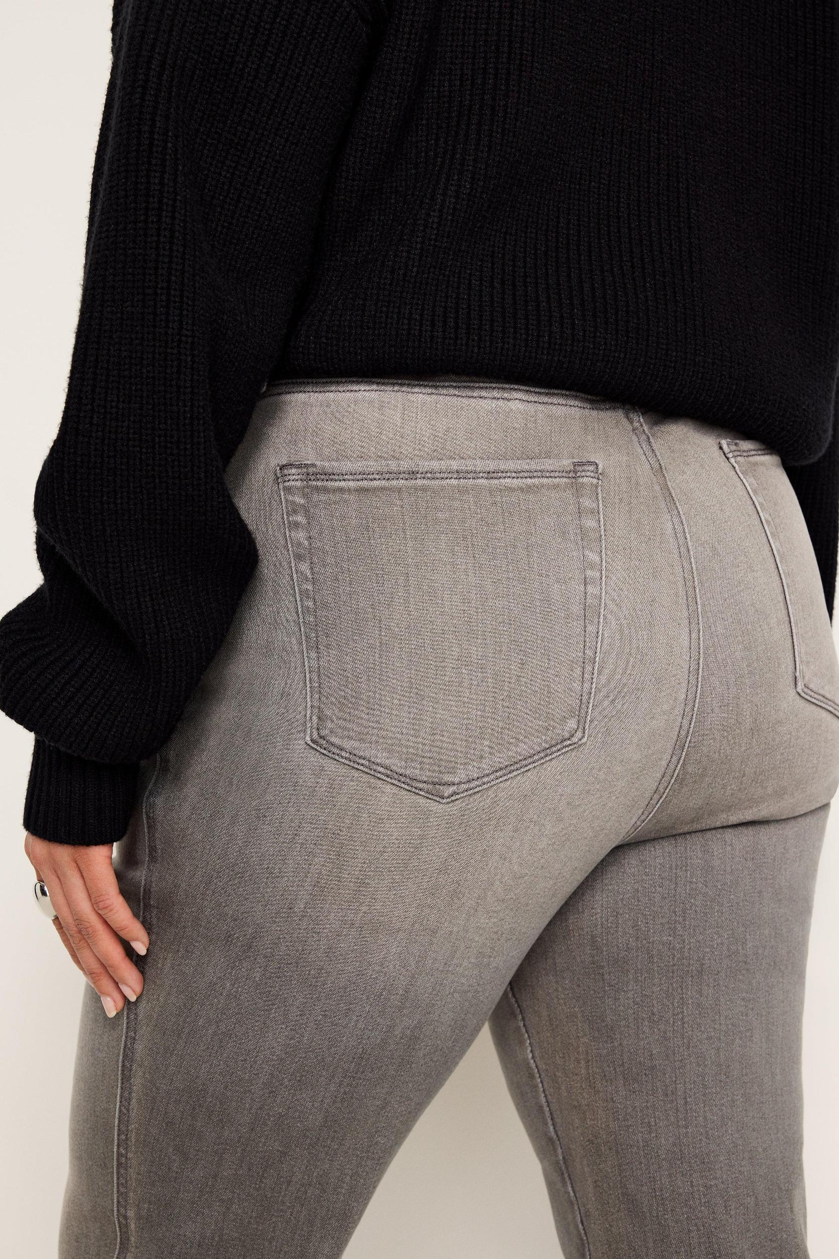 GOOD CURVE STRAIGHT LIGHT COMPRESSION JEANS | BLACK336 Product Image