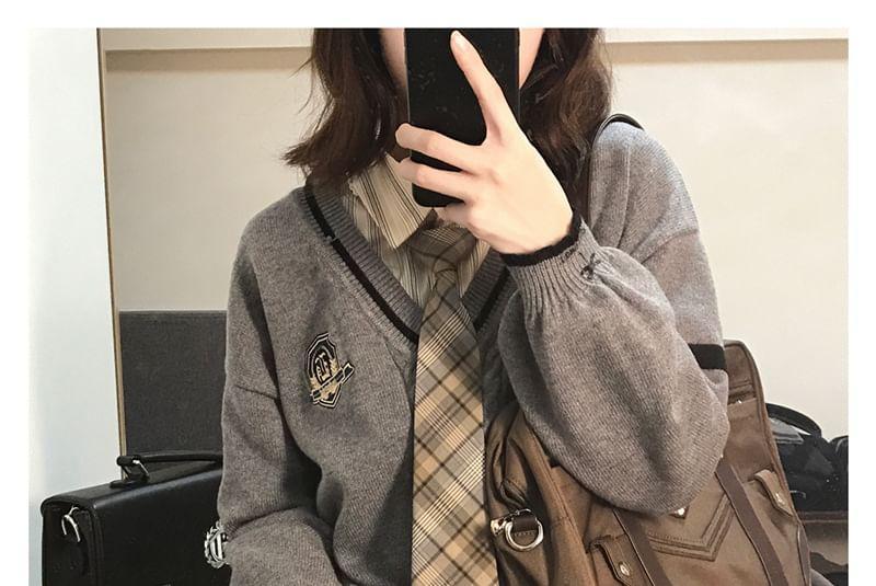 Long-Sleeve V-Neck Badge Embroidered Sweater Product Image