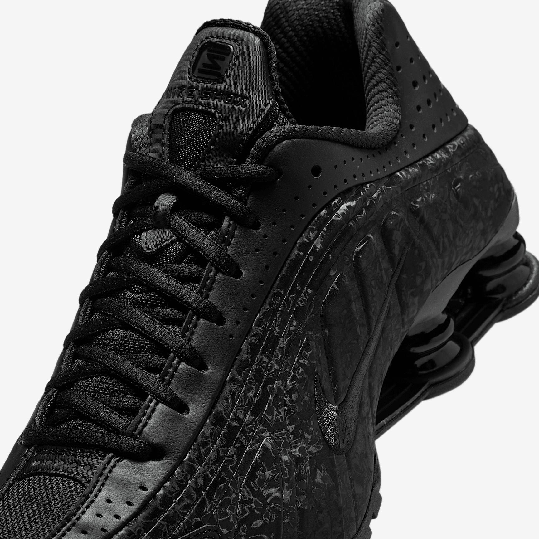 Nike Womens Shox R4 Casual Shoes Product Image