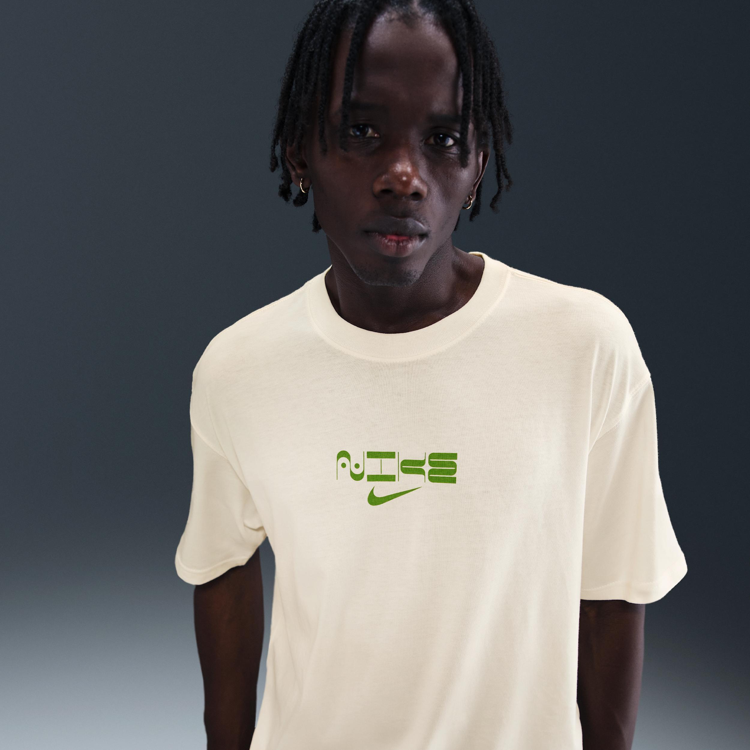 Nike Sportswear Men's Max90 T-Shirt Product Image