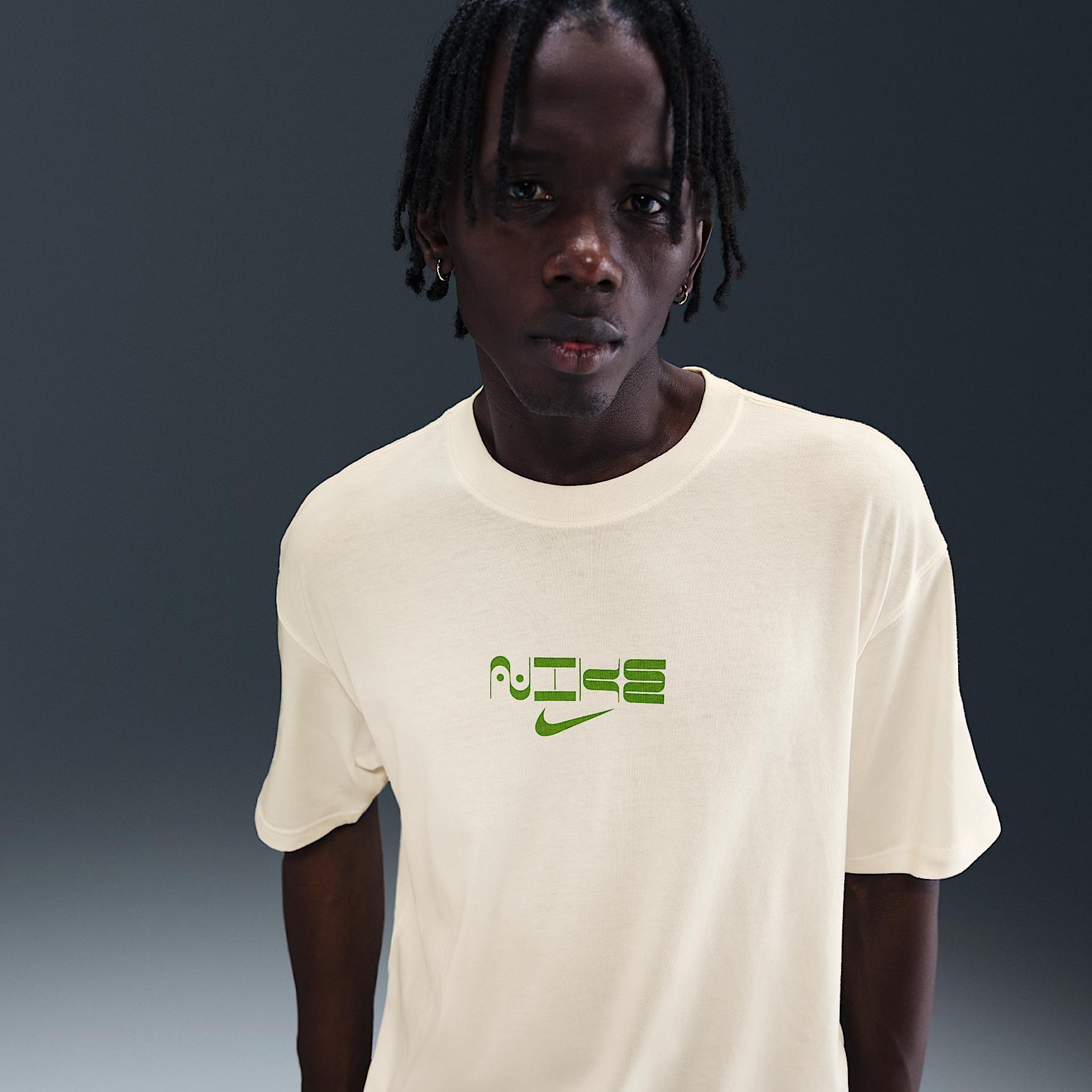 Nike Sportswear Men's Max90 T-Shirt Product Image