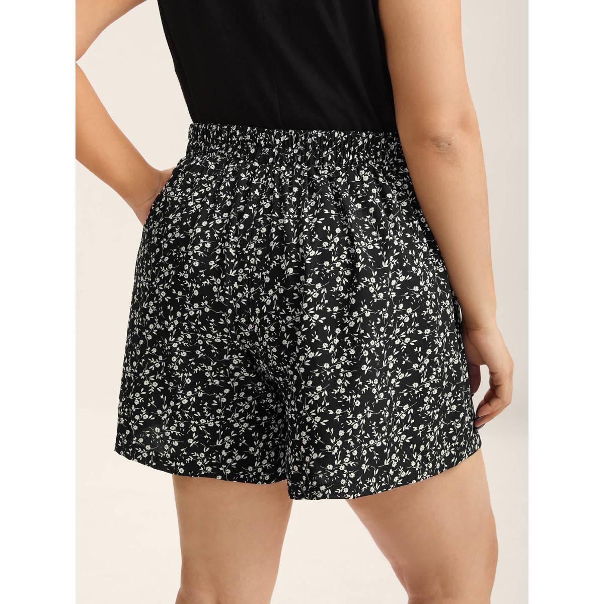 Plus Size Floral Print Wide-Leg Shorts Women BlackFlower Elegant Wide Leg Everyday-Elegant Shorts BloomChic 18-20/2X Product Image