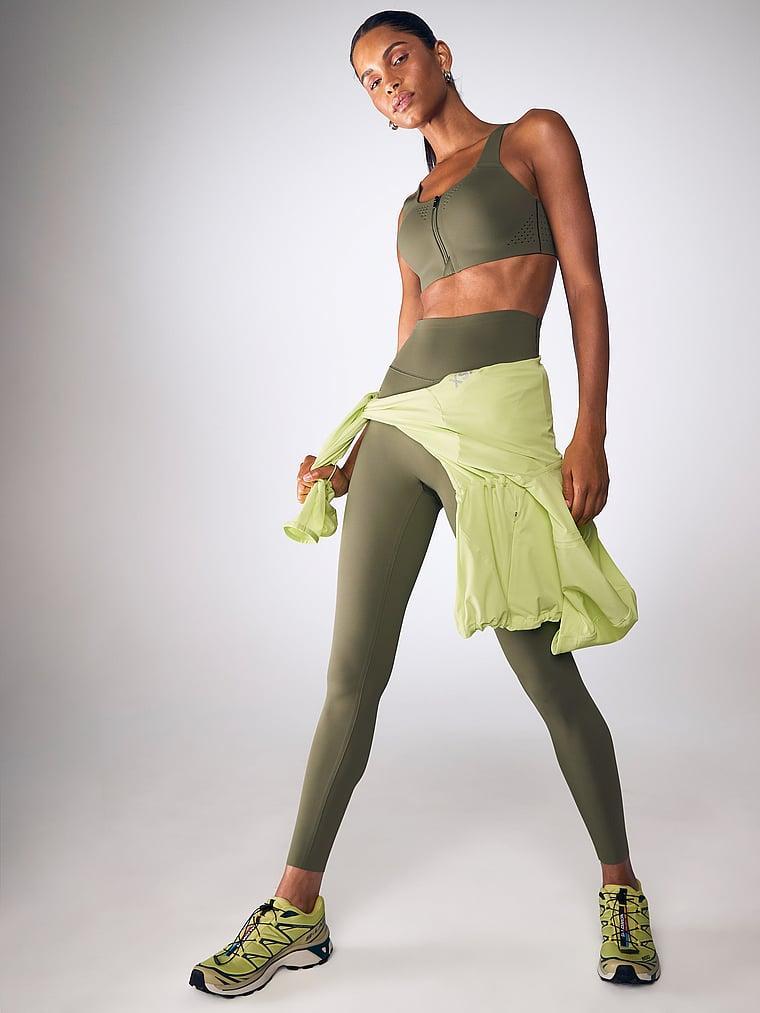Featherweight Max™ Front-Close Sports Bra Product Image
