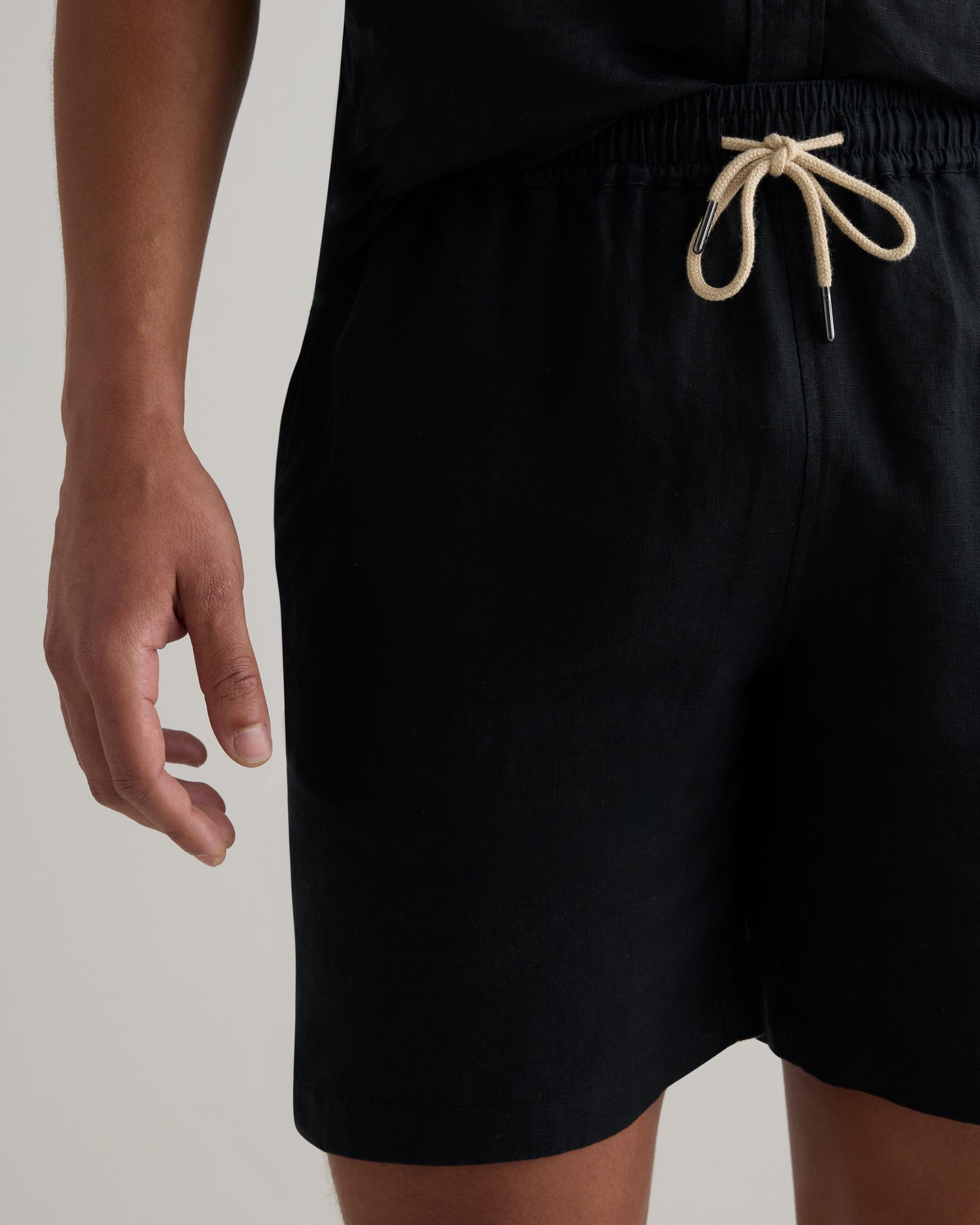 Quince | Men's 100% European Linen Drawstring Beach Shorts 7" Product Image
