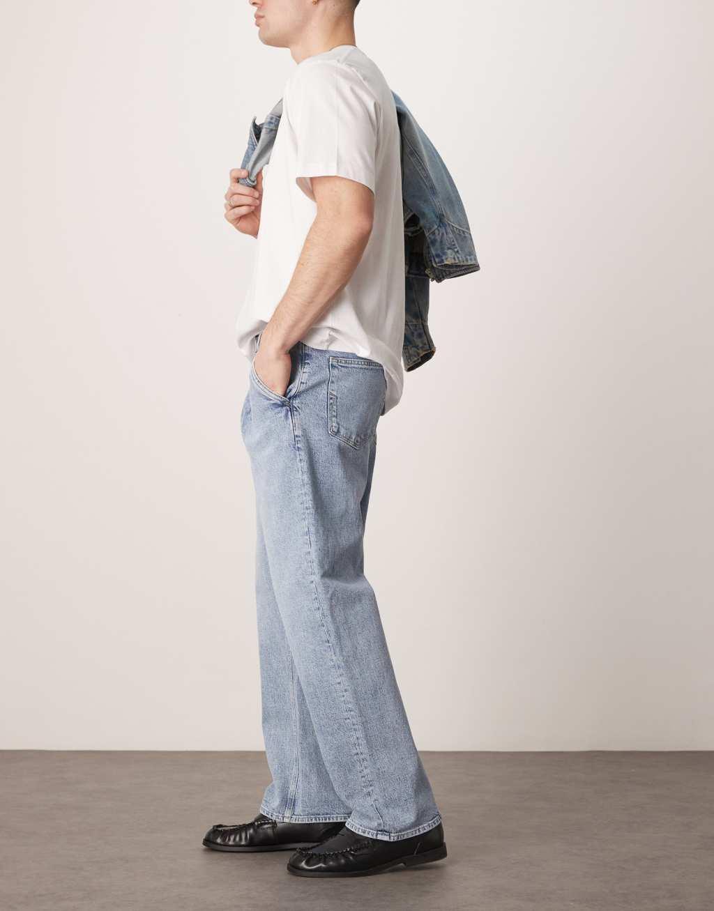 Selected Homme Kobe loose fit pleat jeans in light blue Product Image