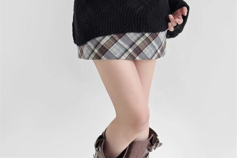 Long-Sleeve V-Neck Plain Sheer Knit Top Product Image