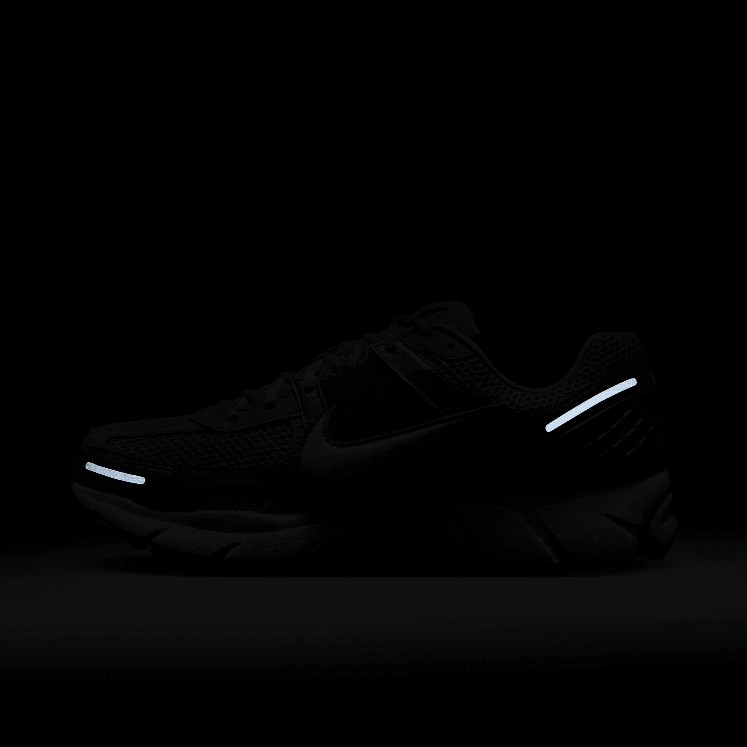 Nike Men's Zoom Vomero 5 Shoes Product Image