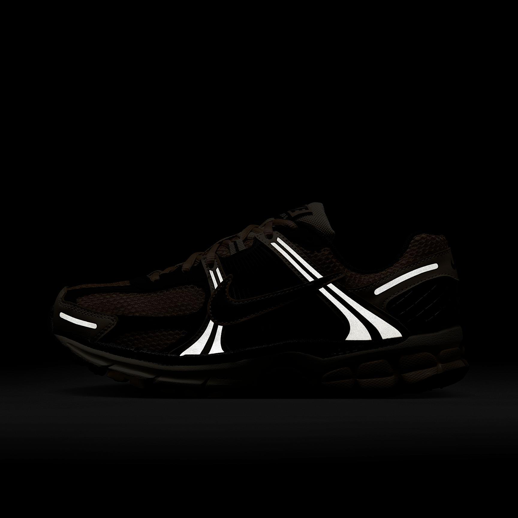Nike Women's Zoom Vomero Shoes Product Image