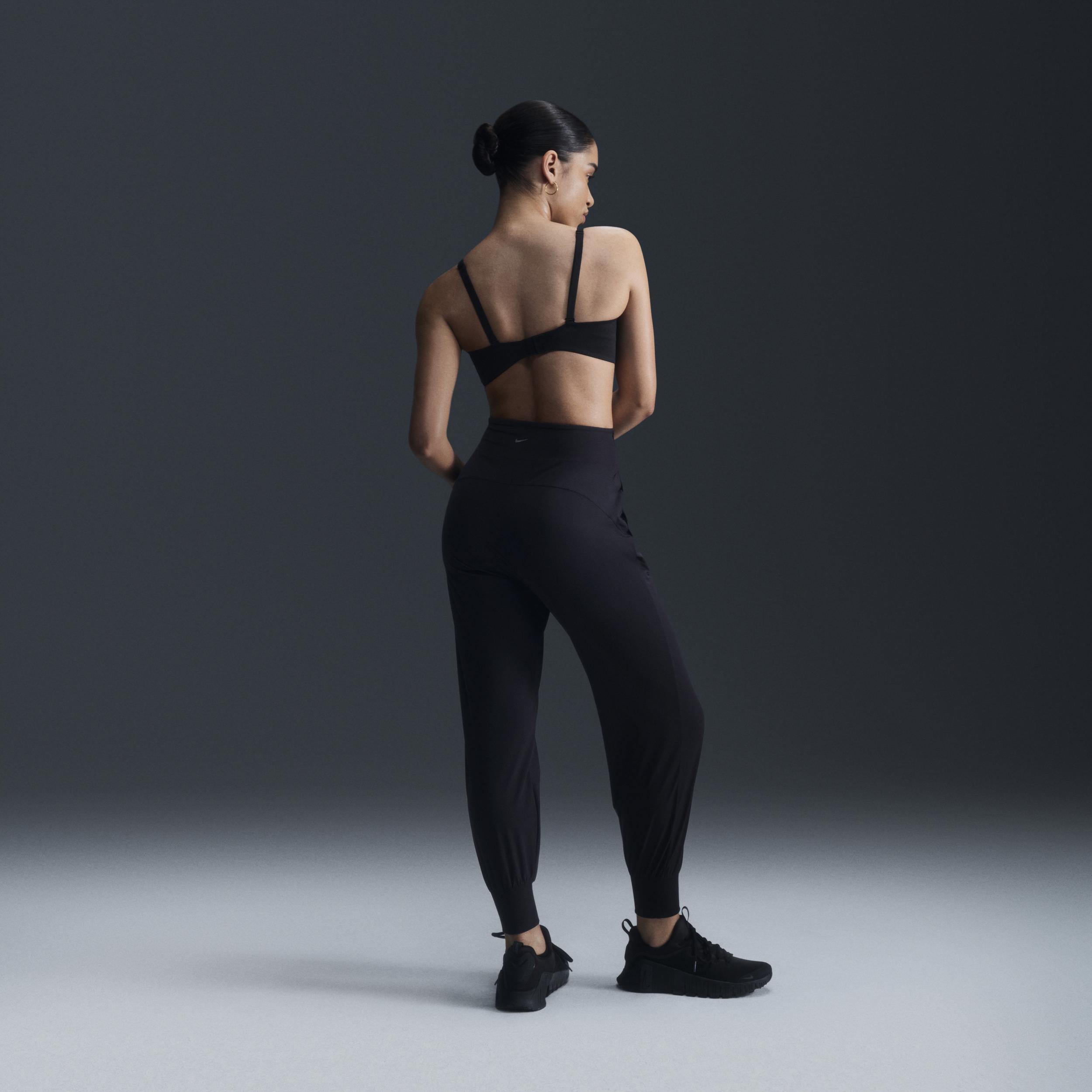 Nike Women's Alate Minimalist Light-Support Padded Convertible Sports Bra Product Image