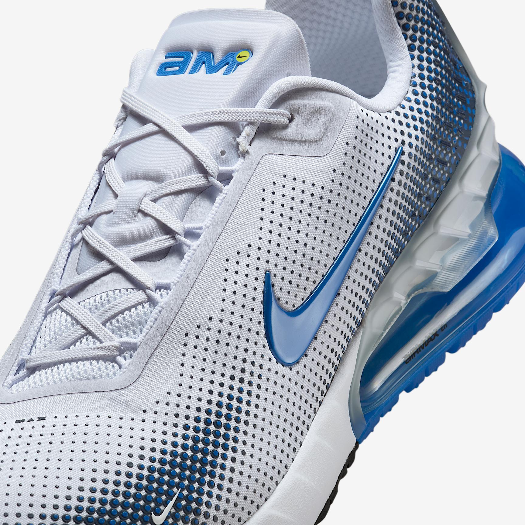 Nike Men's Air Max Phoenix Shoes Product Image