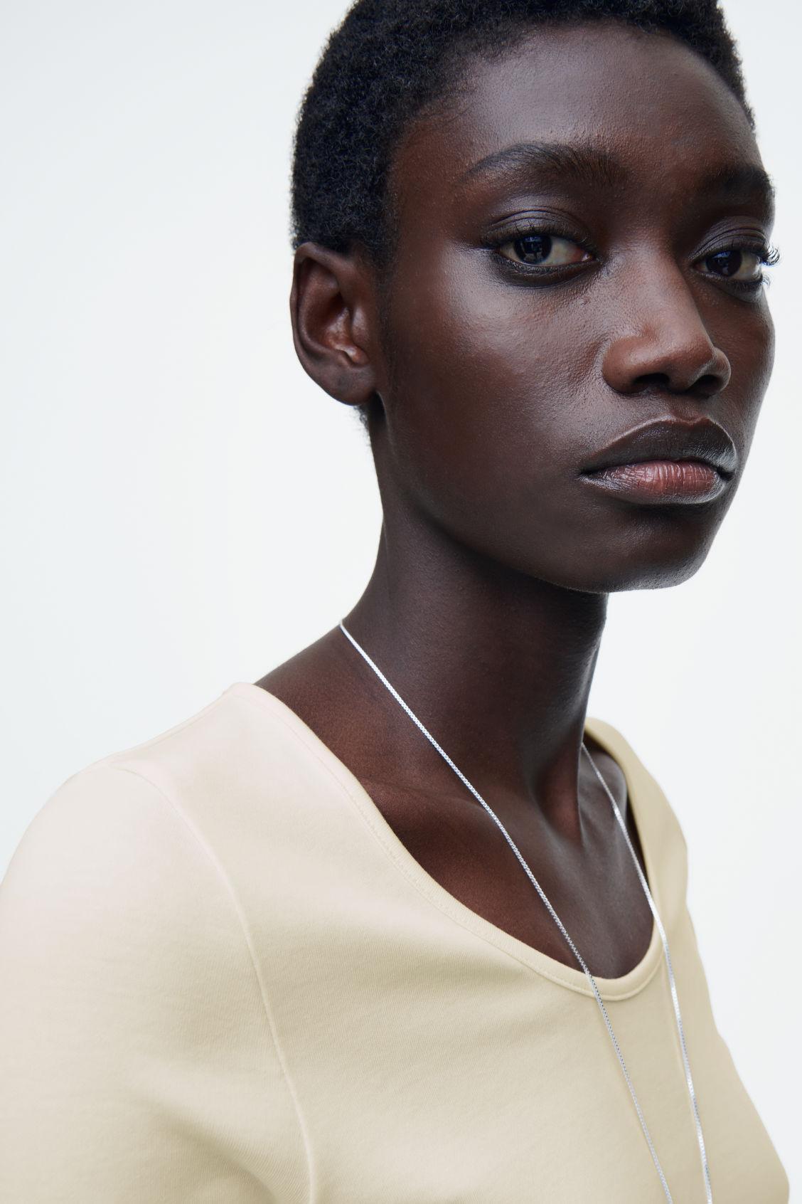 SLIM SCOOP-NECK COTTON T-SHIRT Product Image