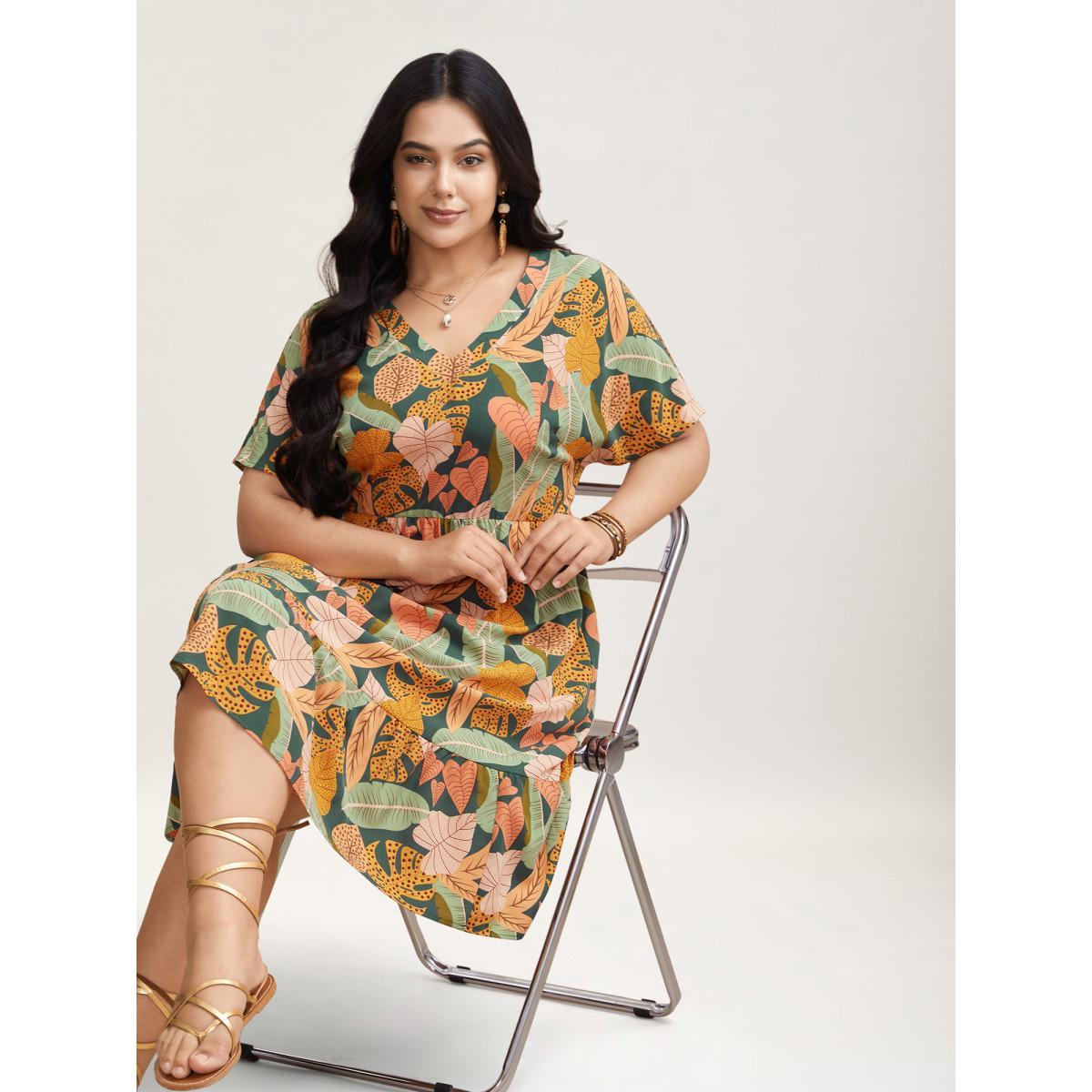 Plus Size Tropical Flowers Tiered Pockets Midi Dress Emerald Women Resort Non V-neck Short sleeve Curvy BloomChic 26/4X Product Image