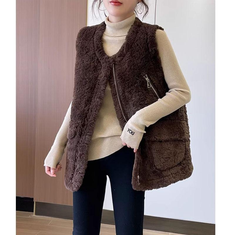 V-Neck Plain Faux Shearling Zip Vest Product Image