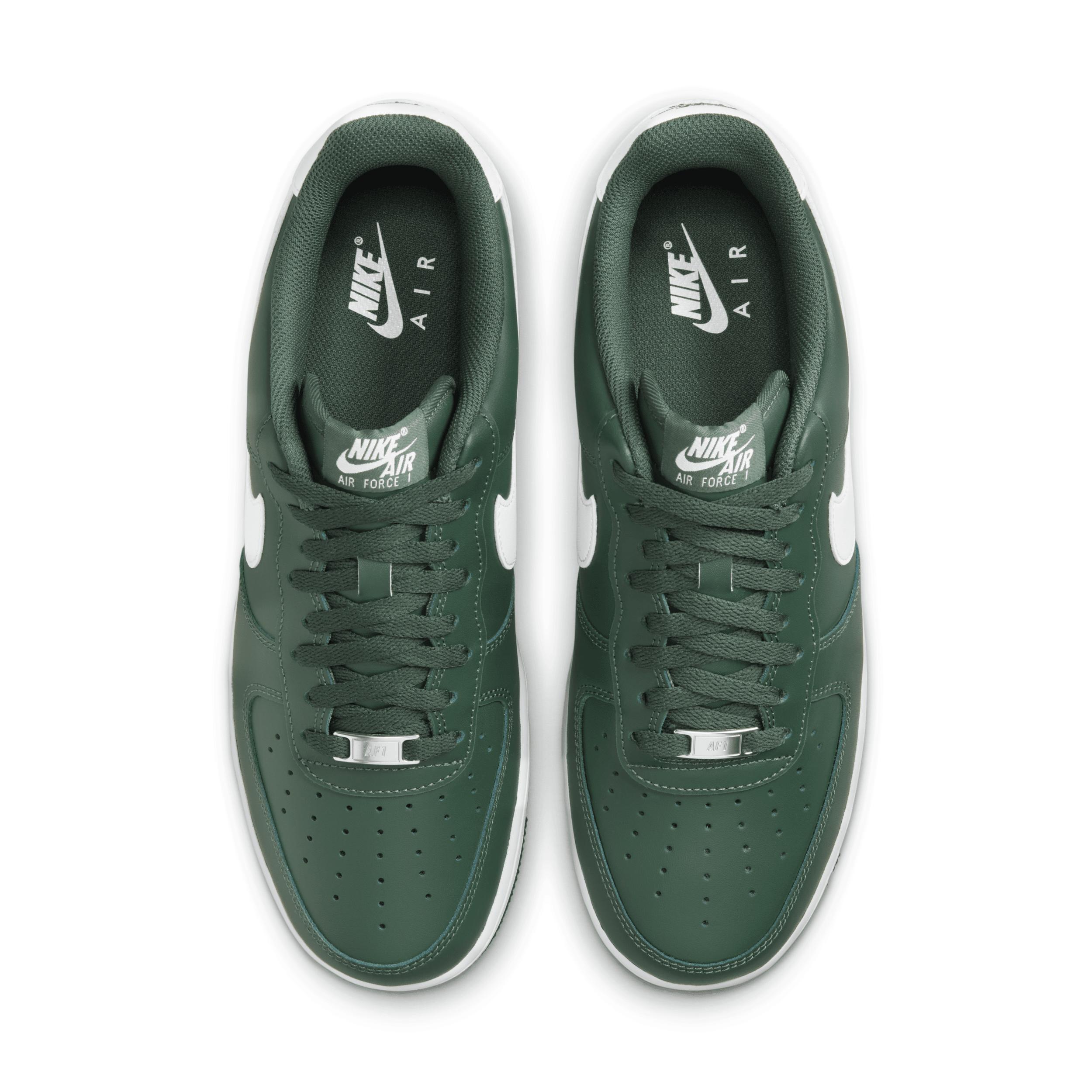 Nike Men's Air Force 1 '07 LV Shoes Product Image