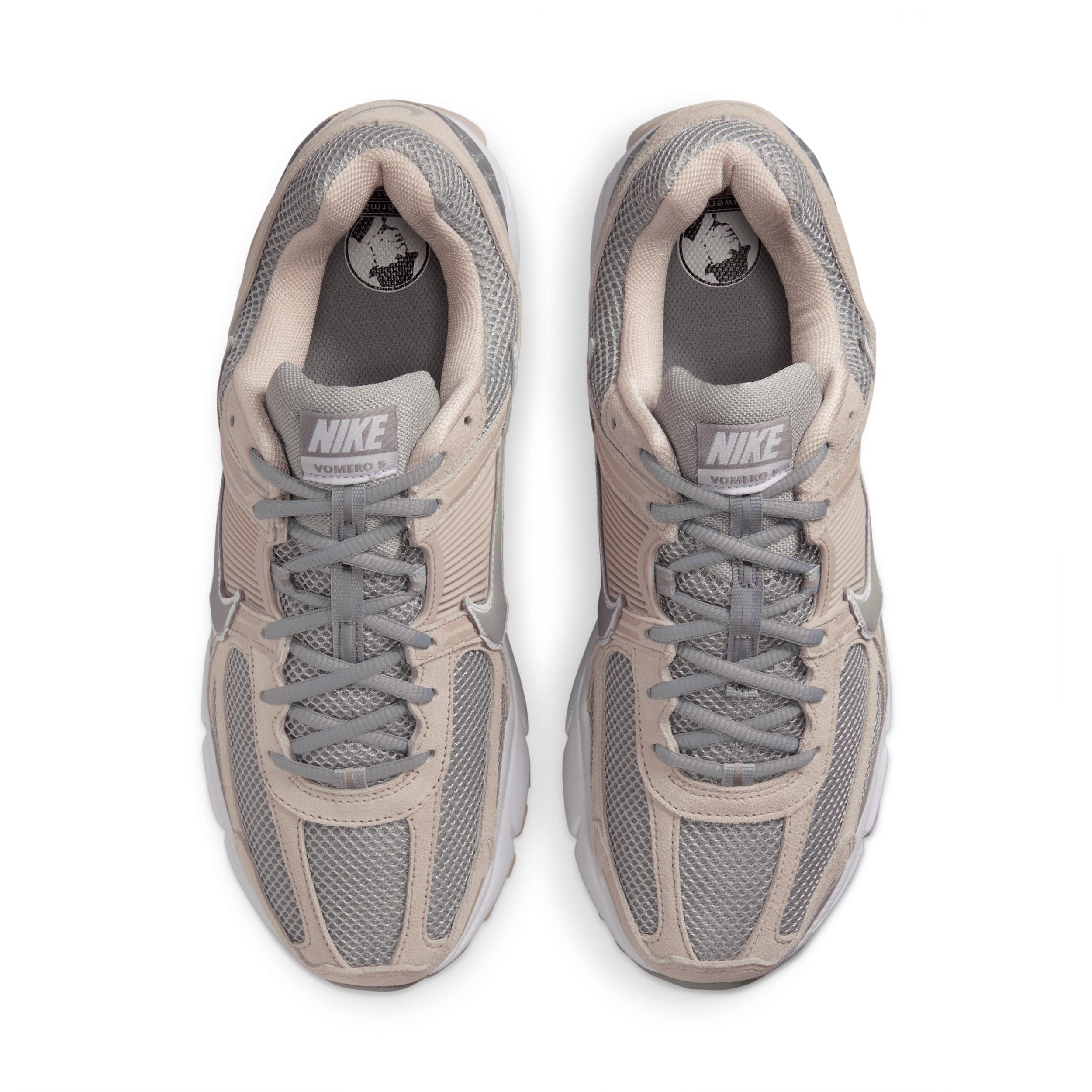 Nike Men's Zoom Vomero 5 Shoes Product Image