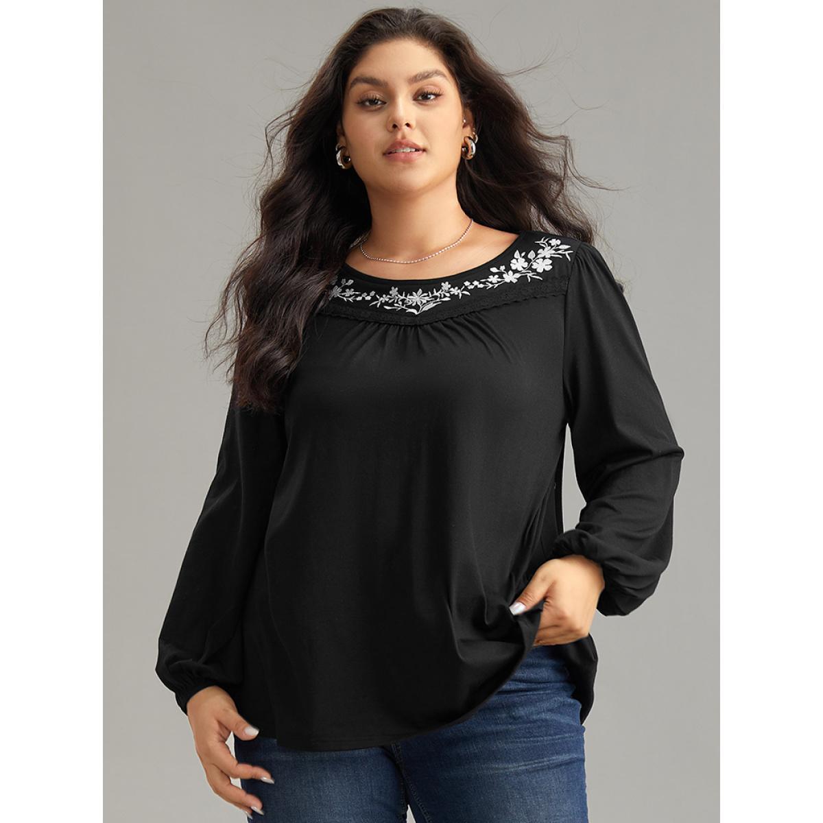 Plus Size Floral Embroidered Gathered Elastic Cuffs T-shirt Black Women Elegant Elastic cuffs Silhouette Floral Print Round Neck Dailywear T-shirts BloomChic 10/M Product Image
