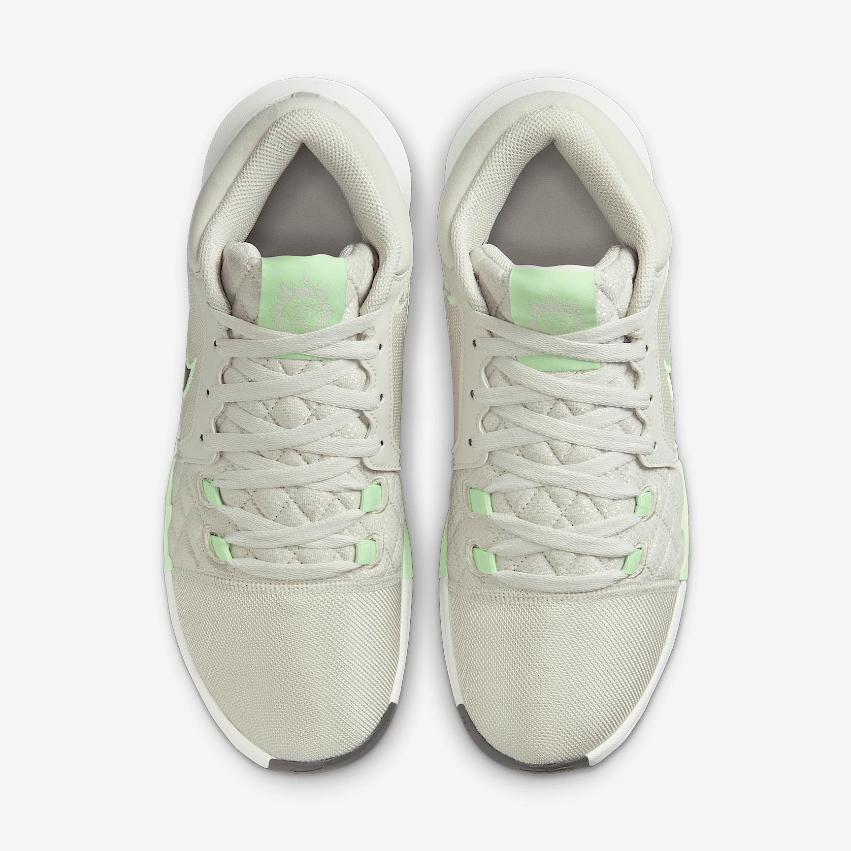 LeBron Witness VIII Basketball Shoes Product Image