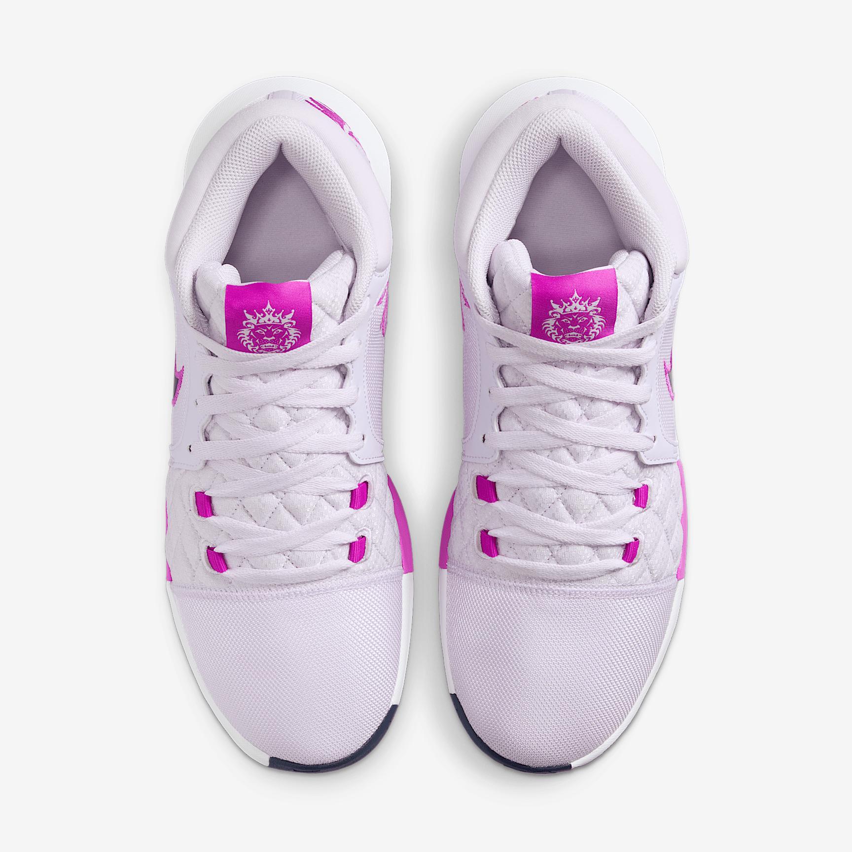 Nike Men's LeBron Witness VIII Basketball Shoes Product Image