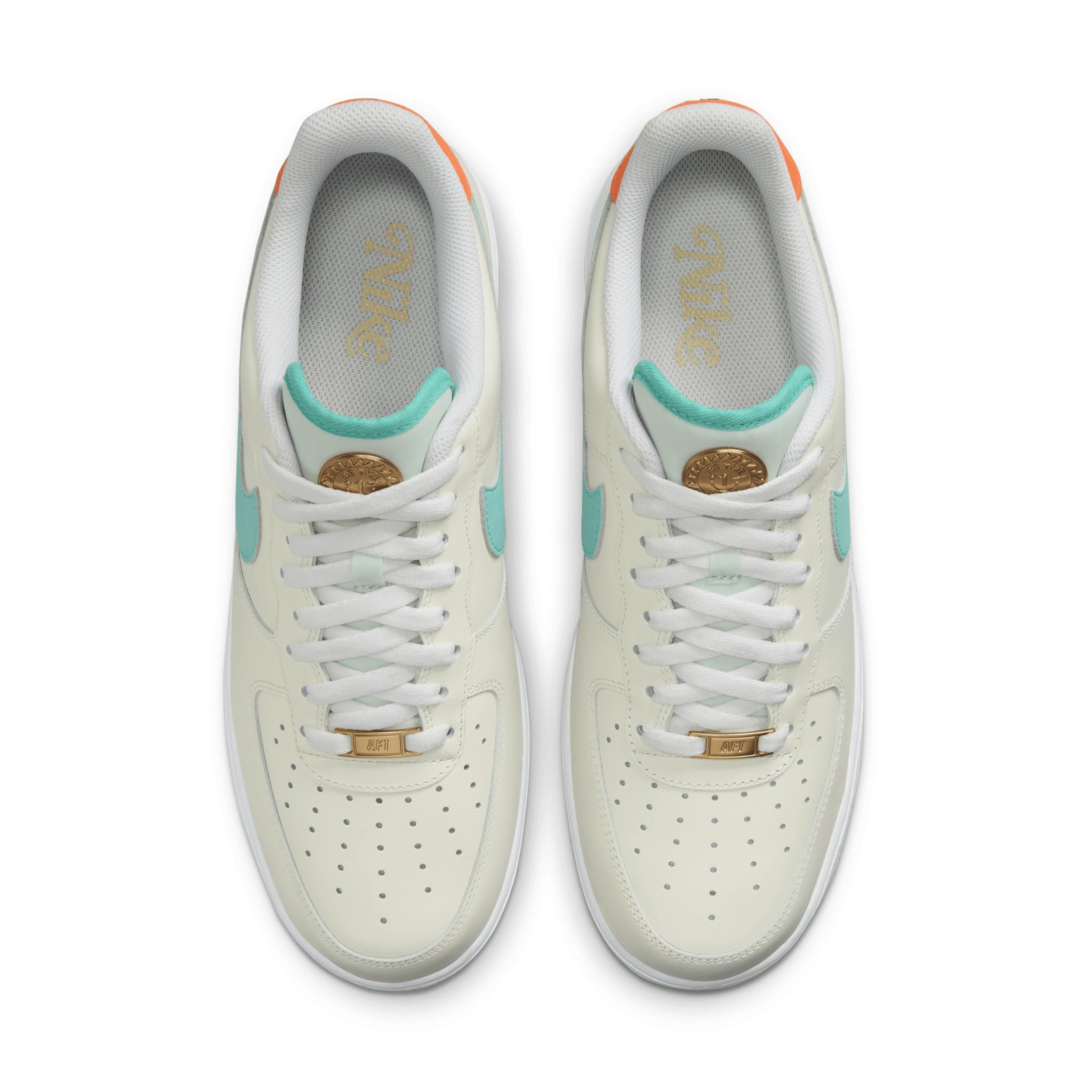 Nike Men's Air Force 1 '07 LV Shoes Product Image