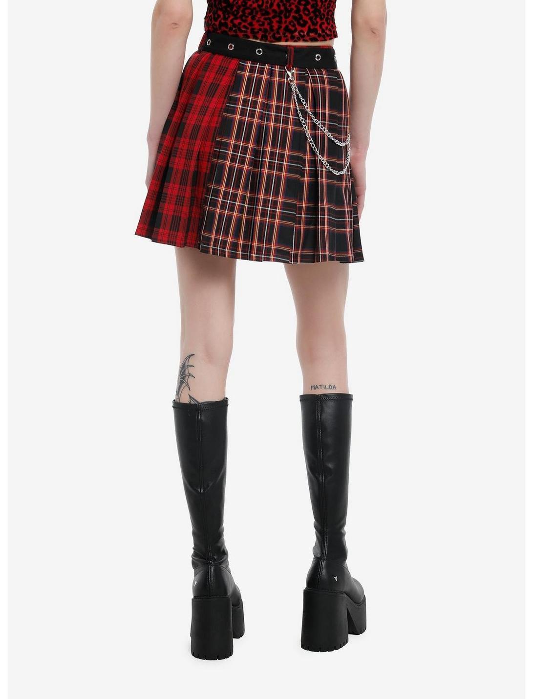 Social Collision Split Plaid Pleated Skirt With Grommet Belt & Chain Product Image