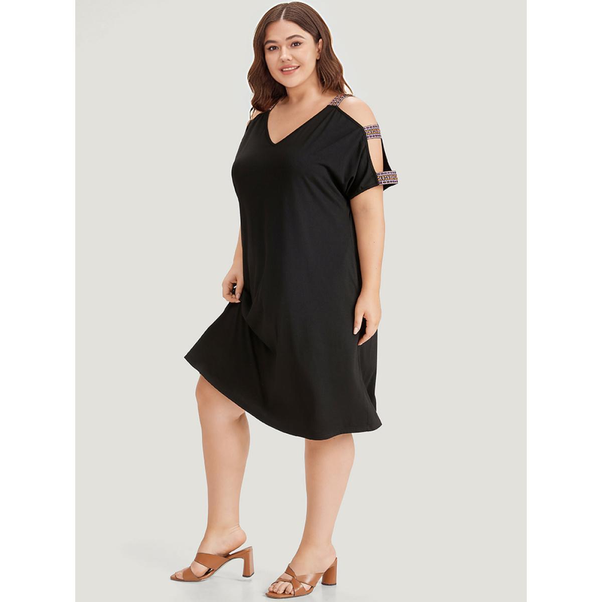 Plus Size Supersoft Essentials Bandana Patchwork Cut Out Pocket Dress Black Women Casual Patchwork V-neck Short sleeve Curvy Knee Dress BloomChic 18-20/2X Product Image