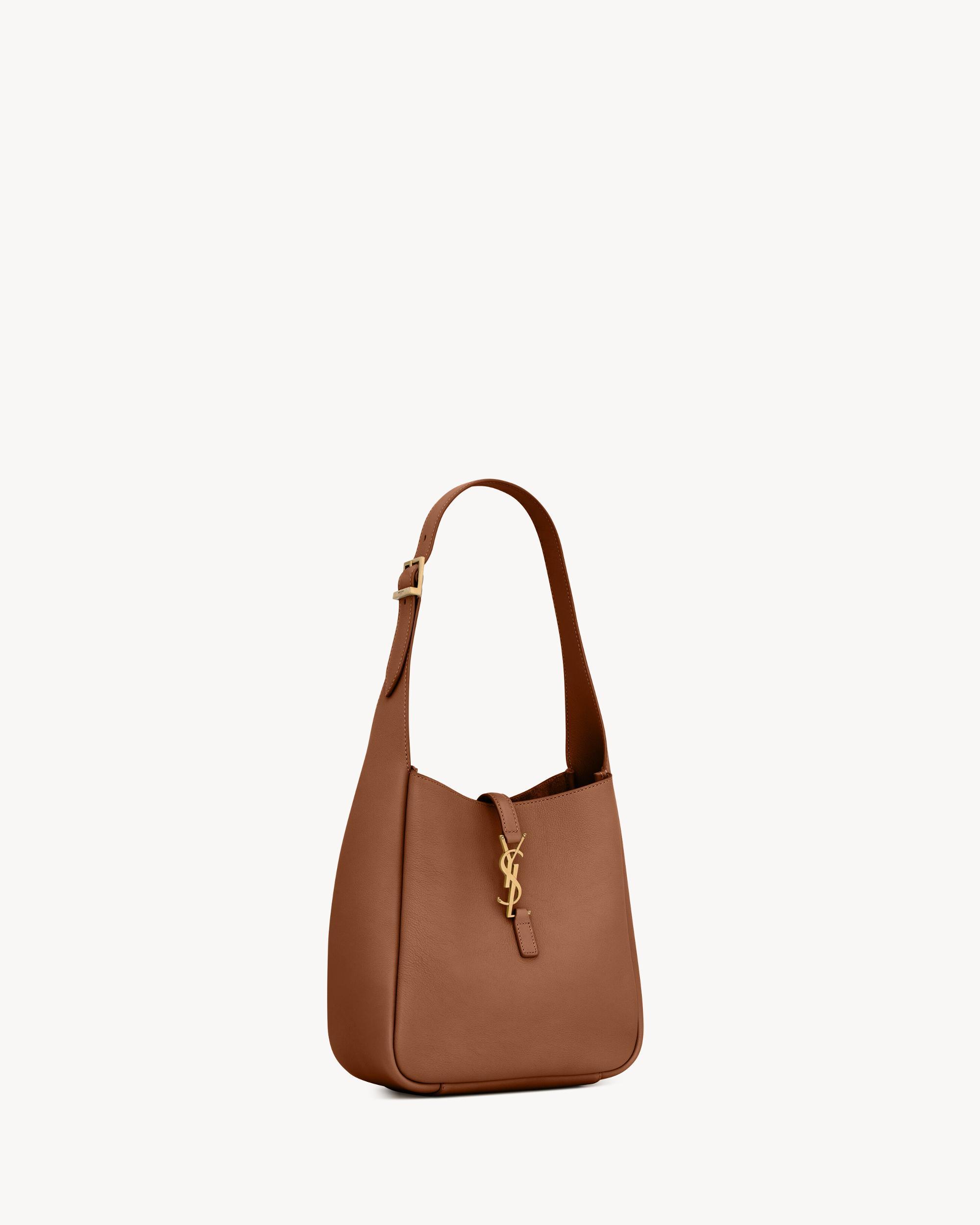 LE 5 À 7 supple small IN GRAINED LEATHER Product Image