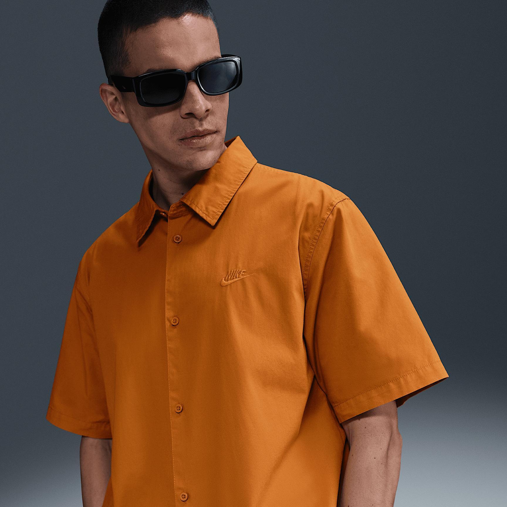 Nike Club Men's Short-Sleeve Button-Down Shirt Product Image