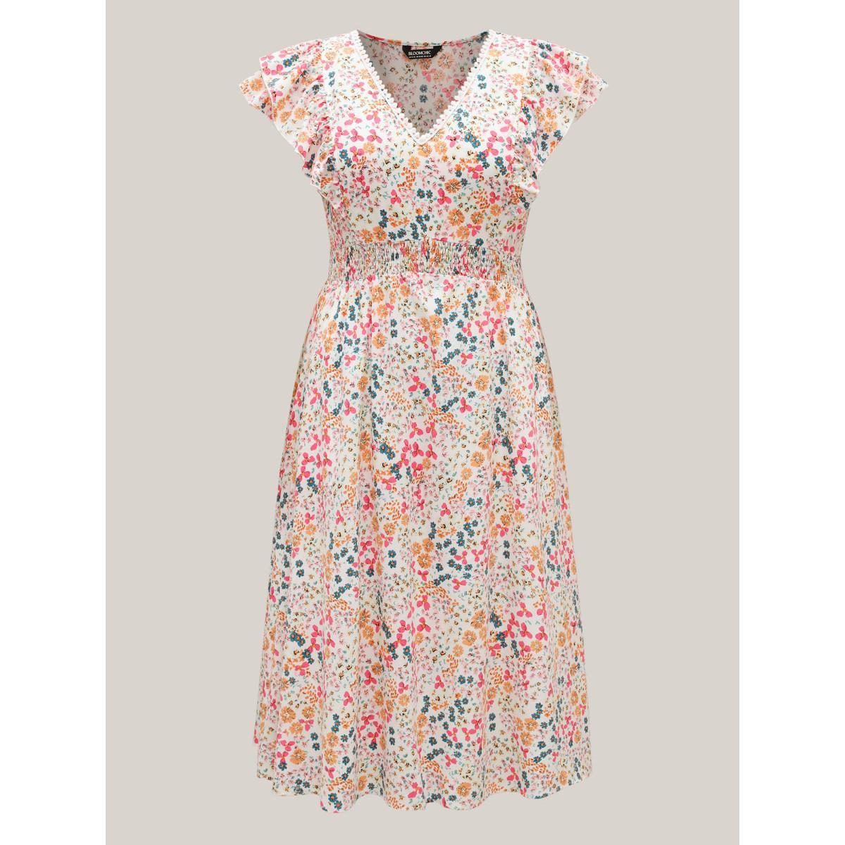 Plus Size Sweet Floral Print Lace Neck Midi Dress Lightpink Women V-neck Short sleeve Curvy BloomChic 28/5X Product Image