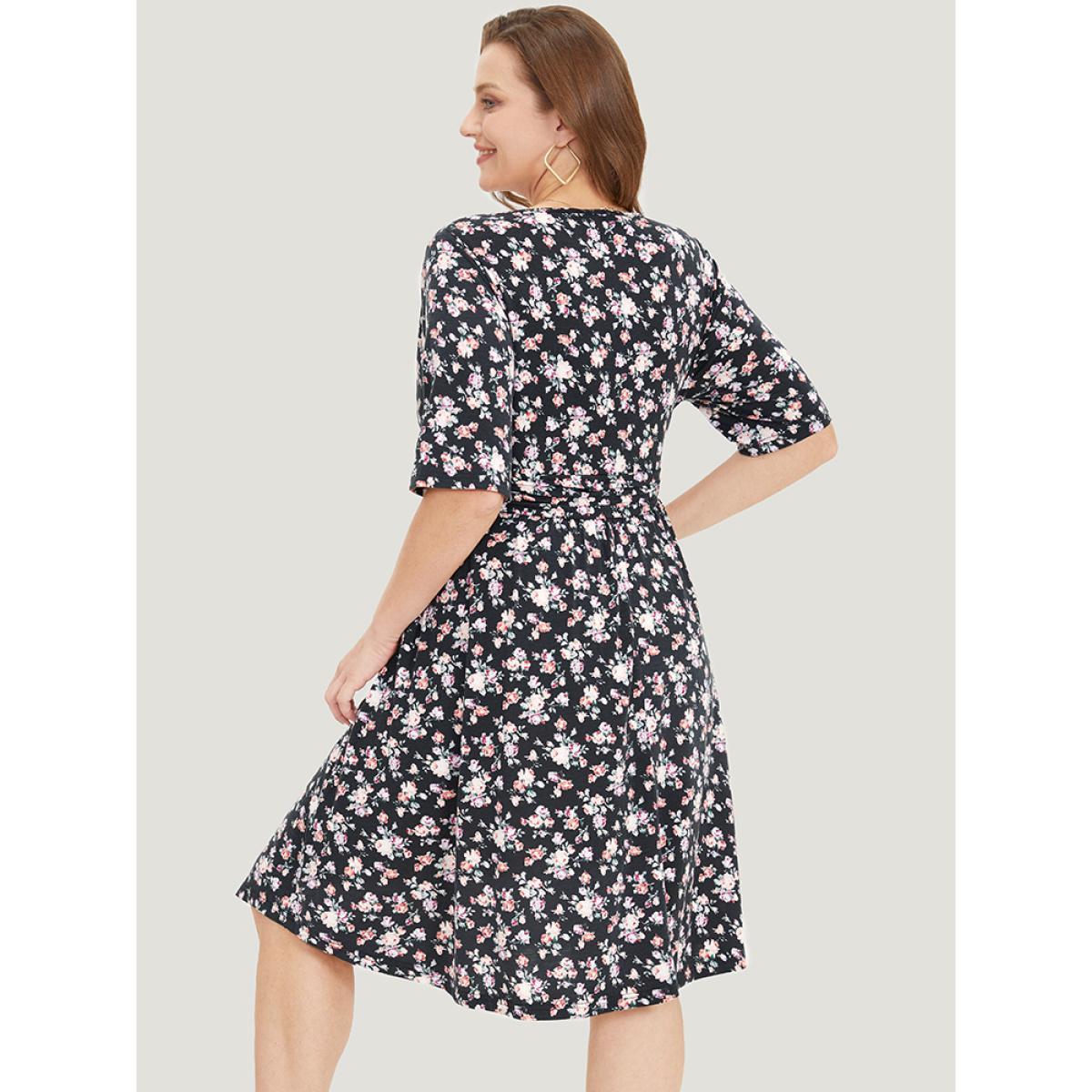Plus Size Ditsy Floral Pocket Overlap Collar Half Sleeve Dress Black Women Casual Wrap V-neck Short sleeve Curvy Midi Dress BloomChic 30/6X Product Image