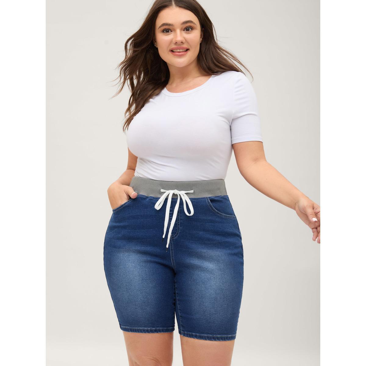 Plus Size Pull-On Drawstring Skinny-Fit Denim Shorts Women Midblue High stretch Everyday-Casual Slanted pocket Denim Shorts BloomChic 22/3X Product Image