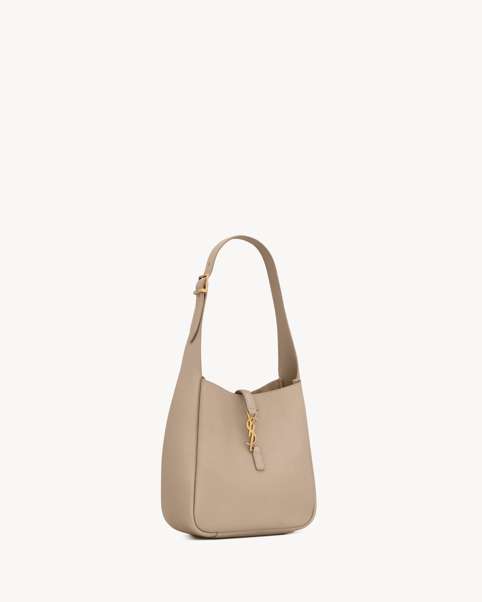 LE 5 À 7 supple small IN GRAINED LEATHER Product Image