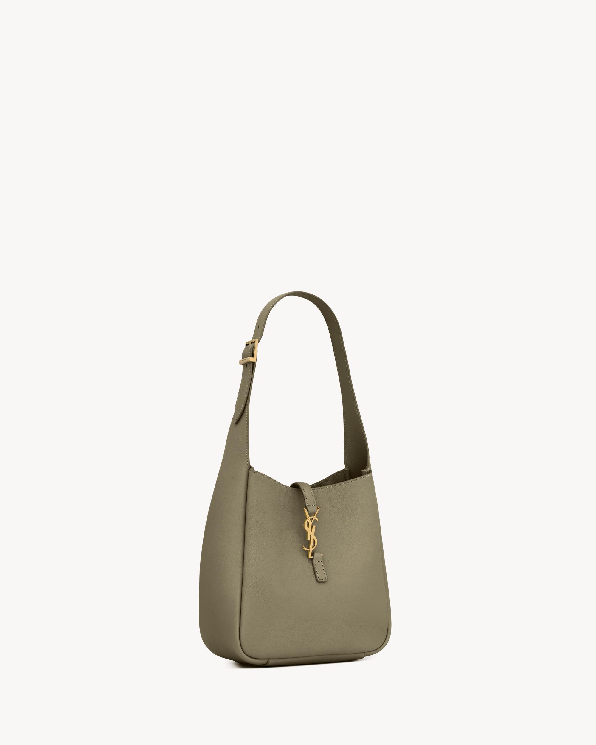LE 5 À 7 supple small IN GRAINED LEATHER Product Image