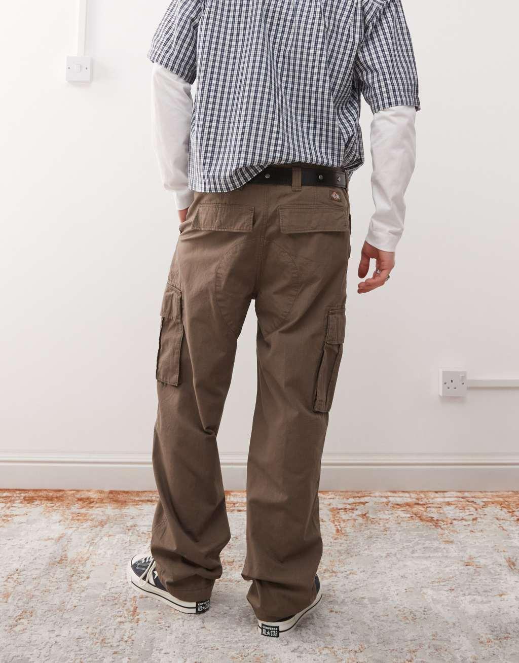 Dickies carpenter pants in brown Product Image