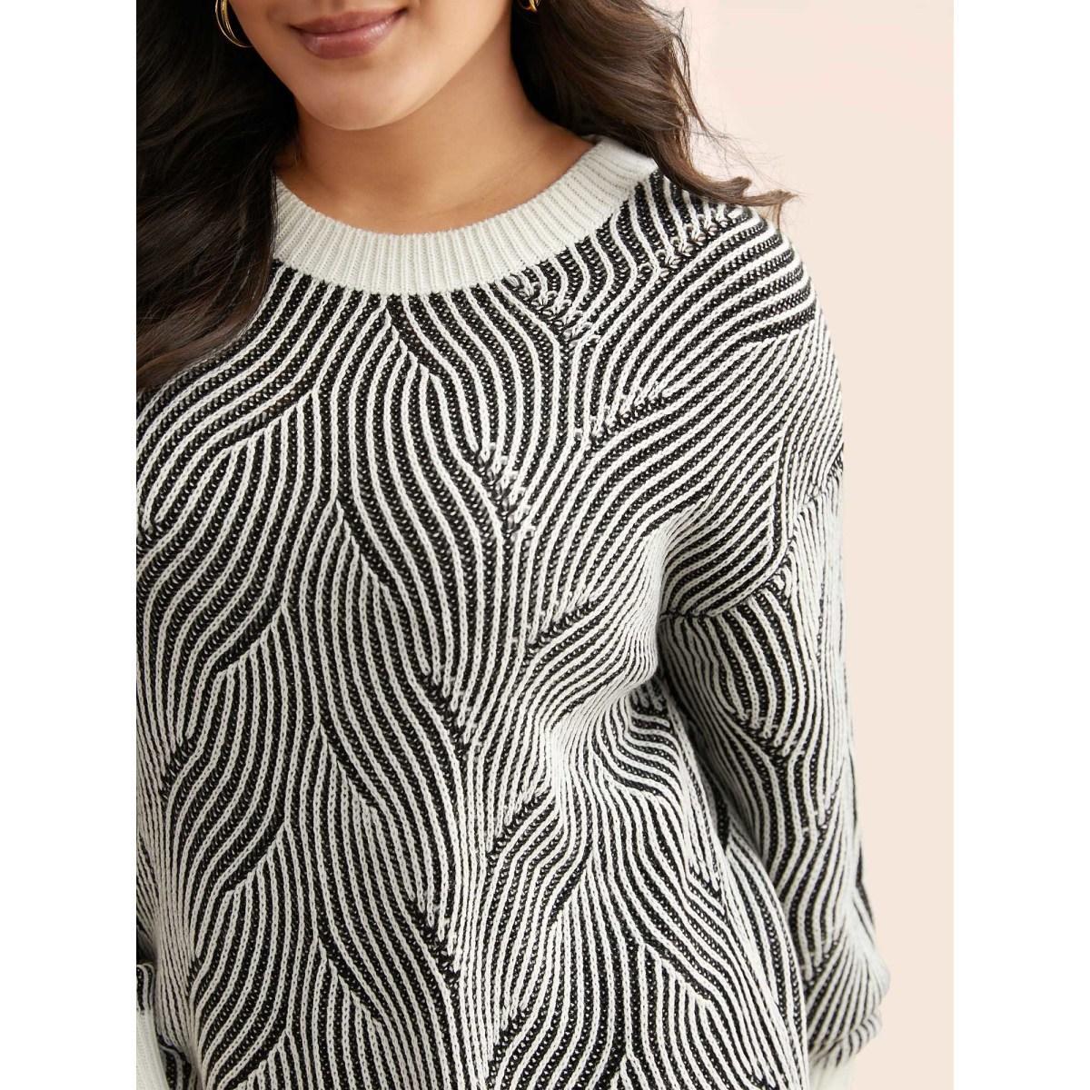 Plus Size Texture Contrast Round Neck Pullover Black Women Casual Loose Long Sleeve Round Neck Everyday Pullovers BloomChic 26/4X Product Image