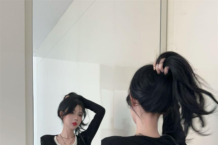 Mock Two-Piece Long-Sleeve Two Tone Zip-Up Crop Top Product Image