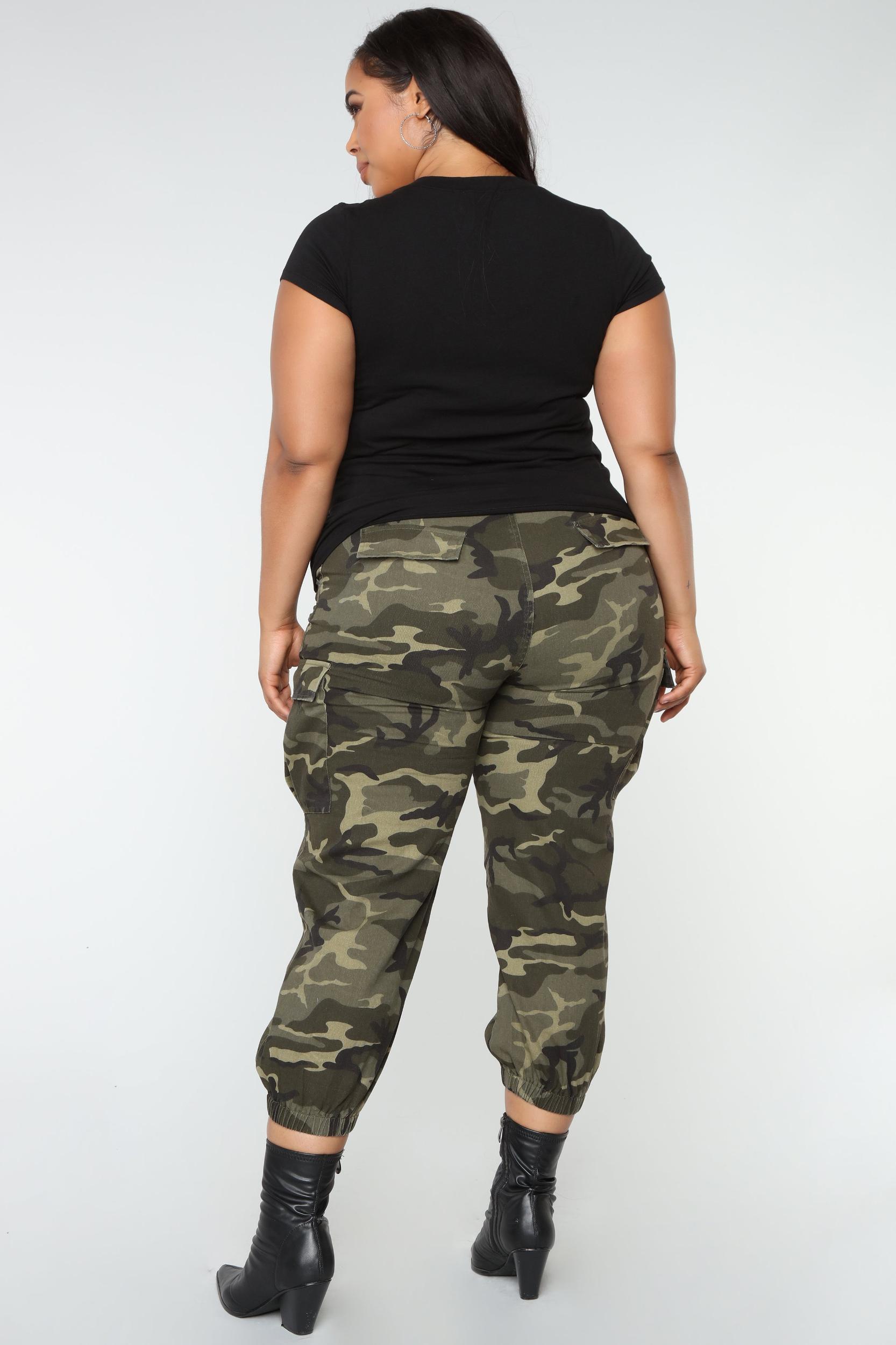 Carla Basic V Tee - Black Product Image