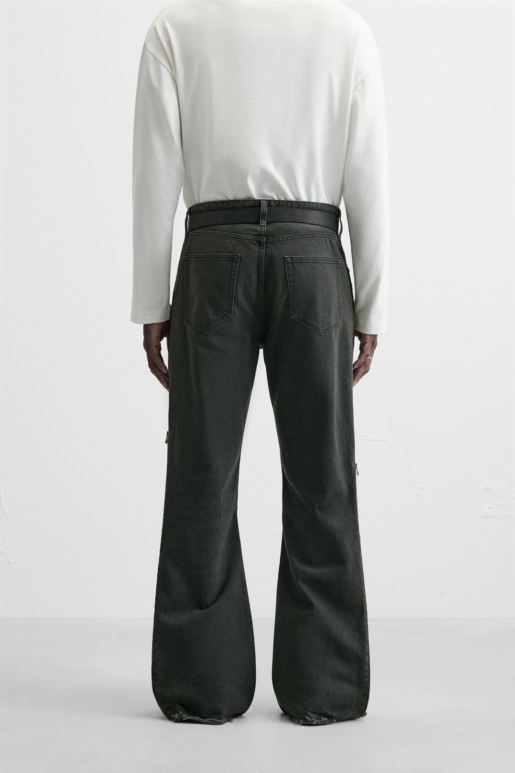 ZIPPERED FLARE FIT JEANS Product Image