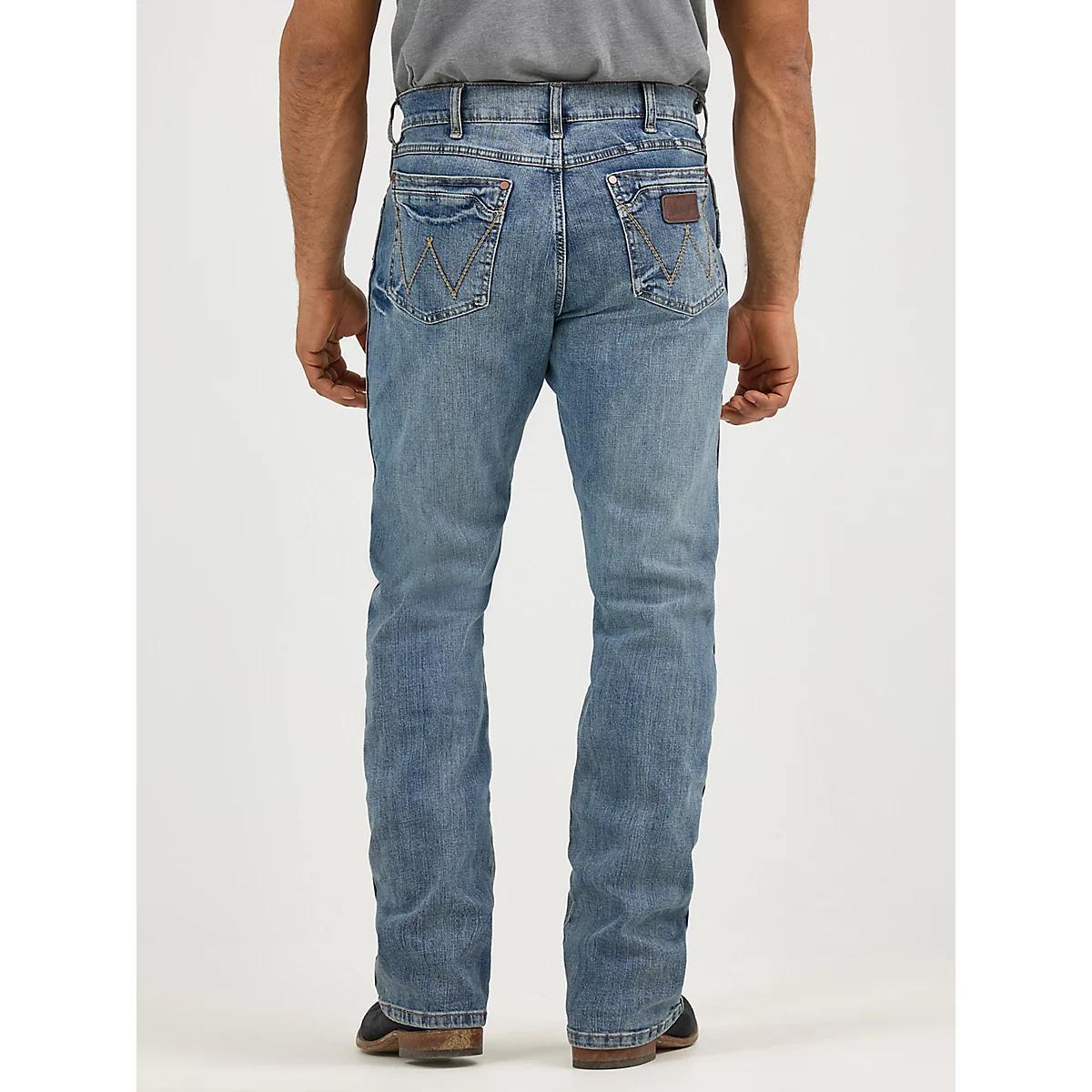 Men's Wrangler Retro® Relaxed Fit Bootcut Jean in Greeley Product Image